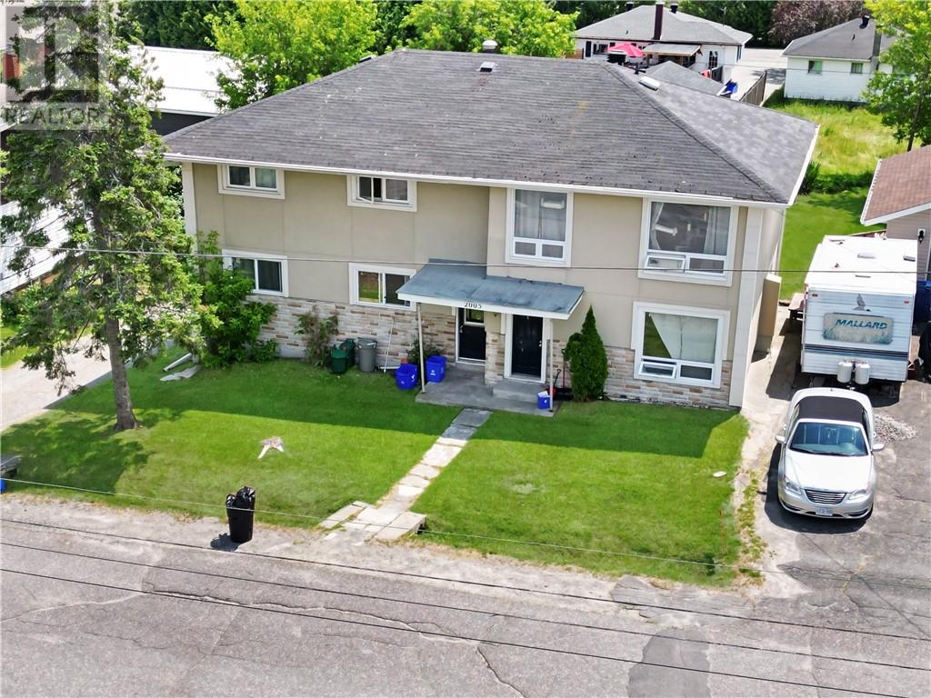 2005 Richard Street Property Photo 7