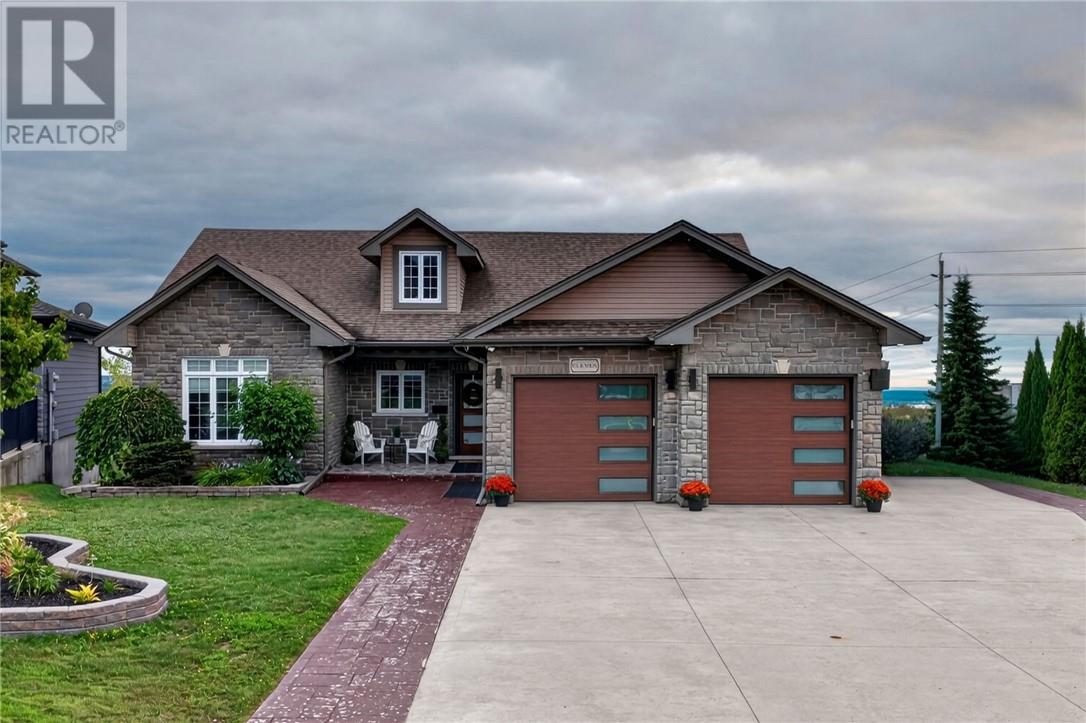 11 Kingsview Drive Property Photo 3
