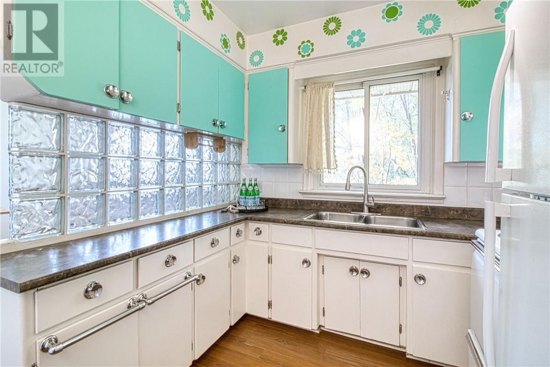 51 Mackenzie Street Property Photo 7