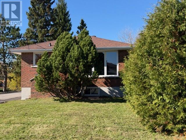 195 Donald Street Property Photo 2
