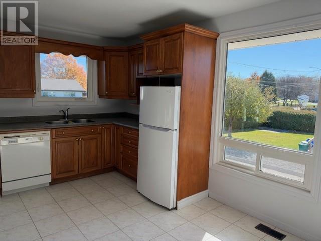 195 Donald Street Property Photo 10