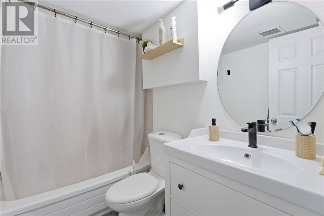 983 Arthur Street Property Photo 11