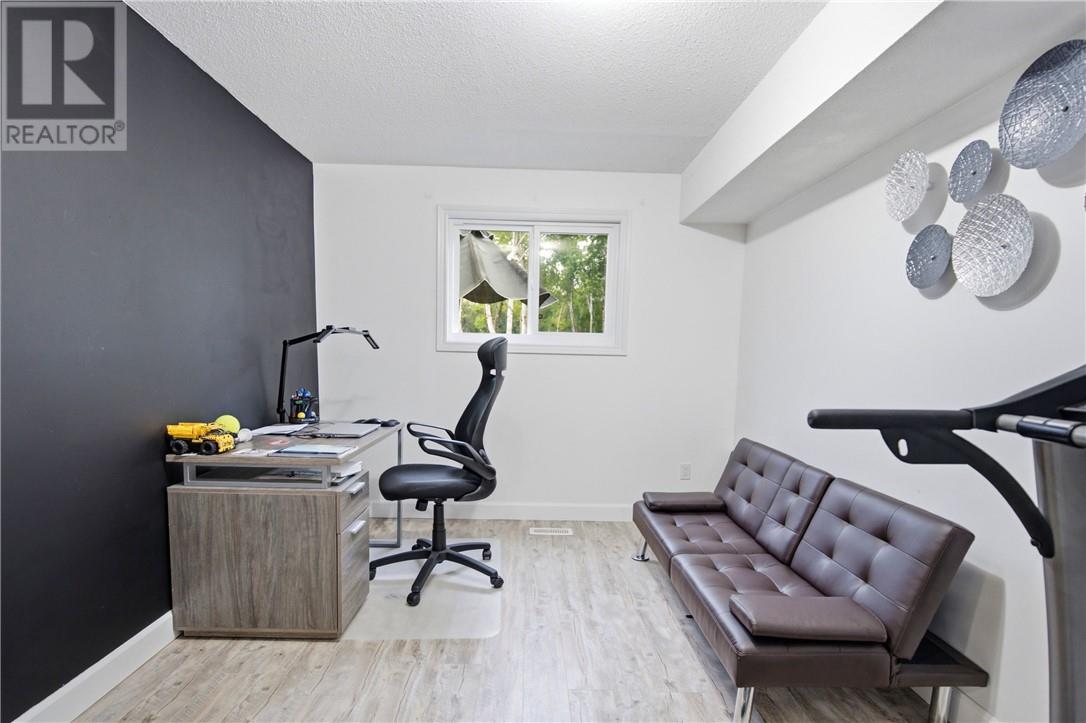 983 Arthur Street Property Photo 14