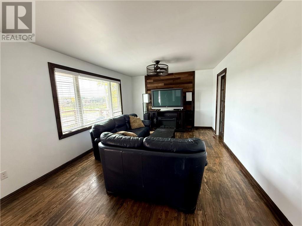 54 Maple Crescent Property Photo 3