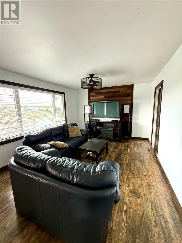 54 Maple Crescent Property Photo 4