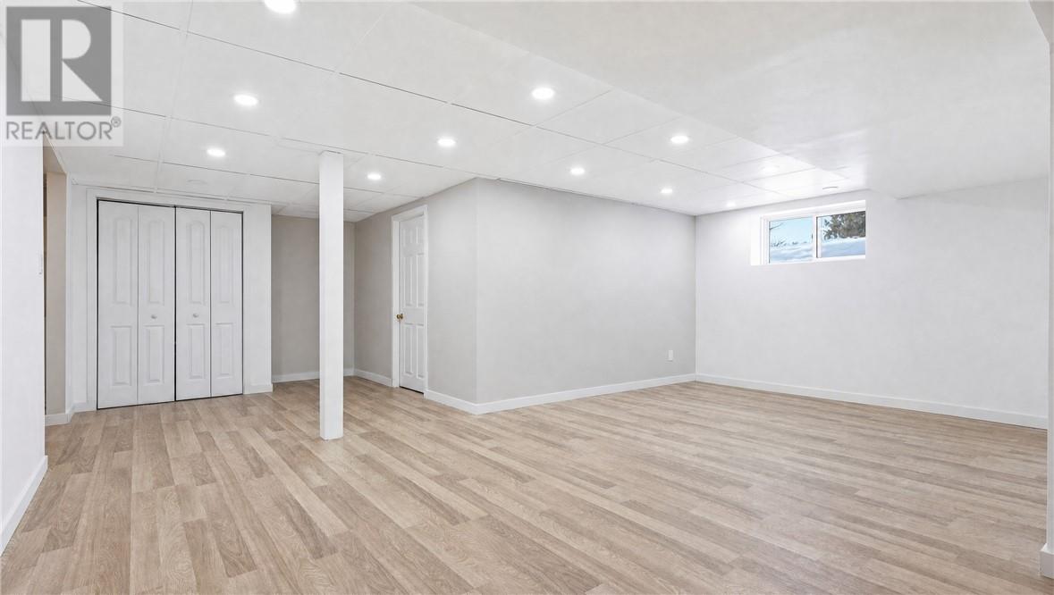 277 Notre Dame Street W Property Photo 4