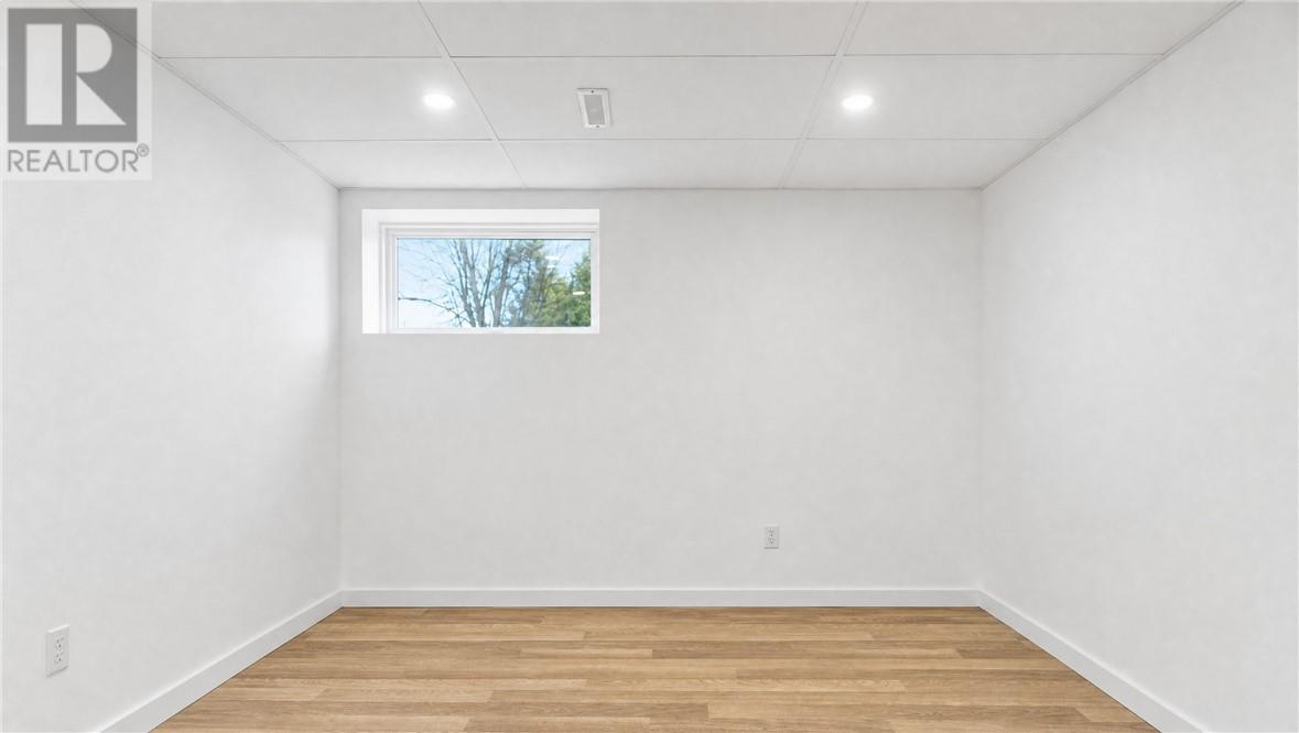 277 Notre Dame Street W Property Photo 7