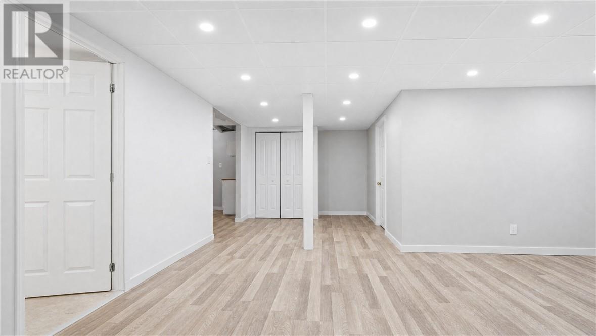 277 Notre Dame Street W Property Photo 8