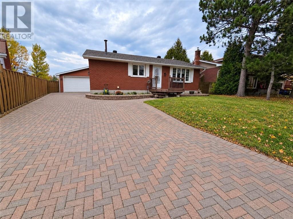 132 Maplewood Crescent Property Photo 1