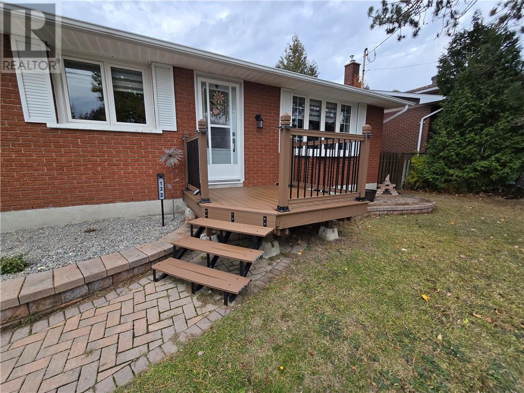132 Maplewood Crescent Property Photo 2