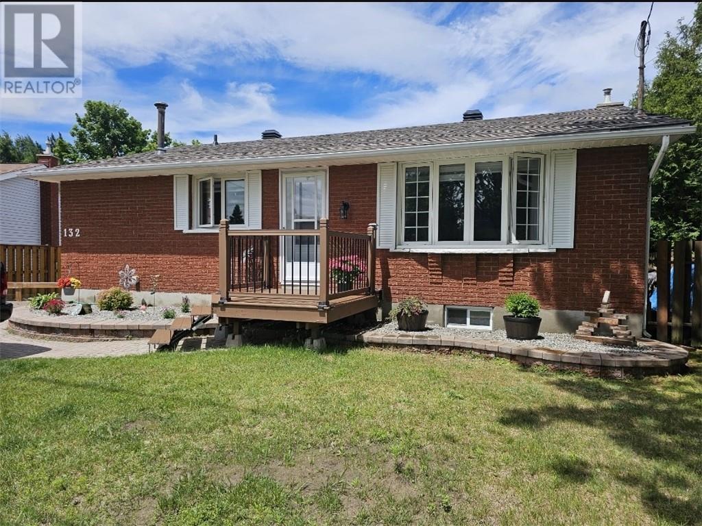 132 Maplewood Crescent Property Photo 3