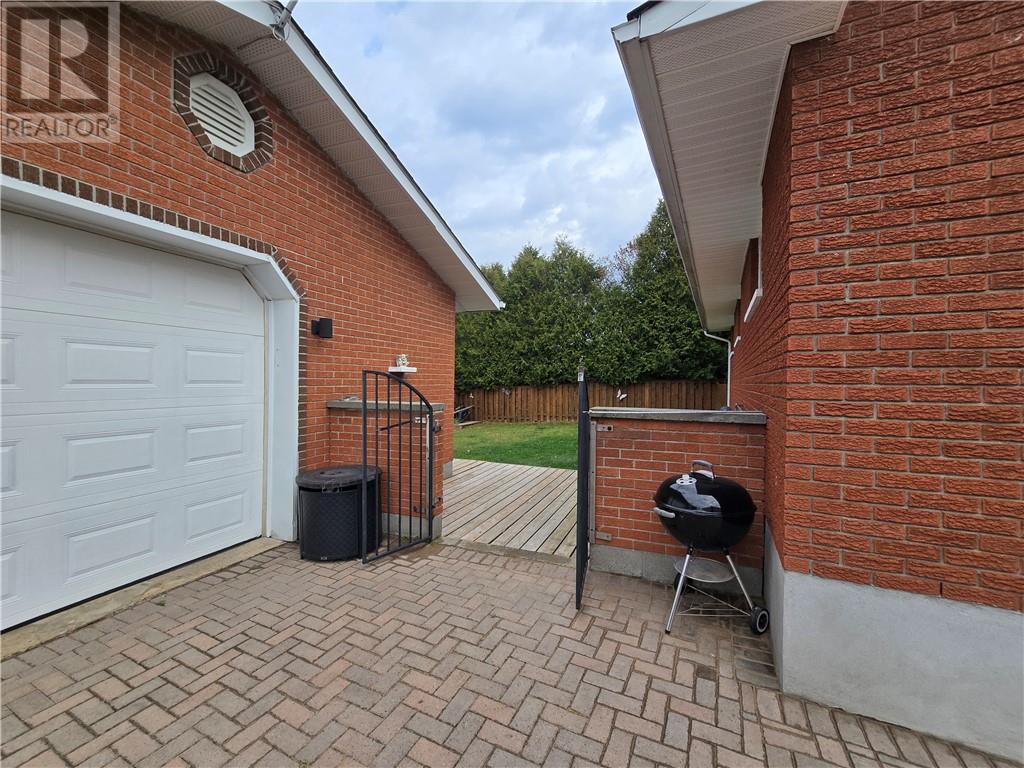 132 Maplewood Crescent Property Photo 6