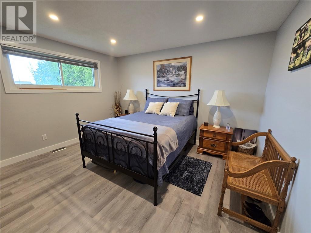 132 Maplewood Crescent Property Photo 18