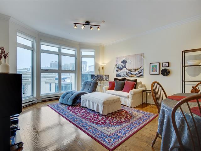 256 Rue Sherbrooke O., #302 Property Photo 1