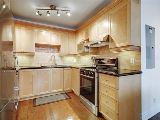 256 Rue Sherbrooke O., #302 Property Photo 14