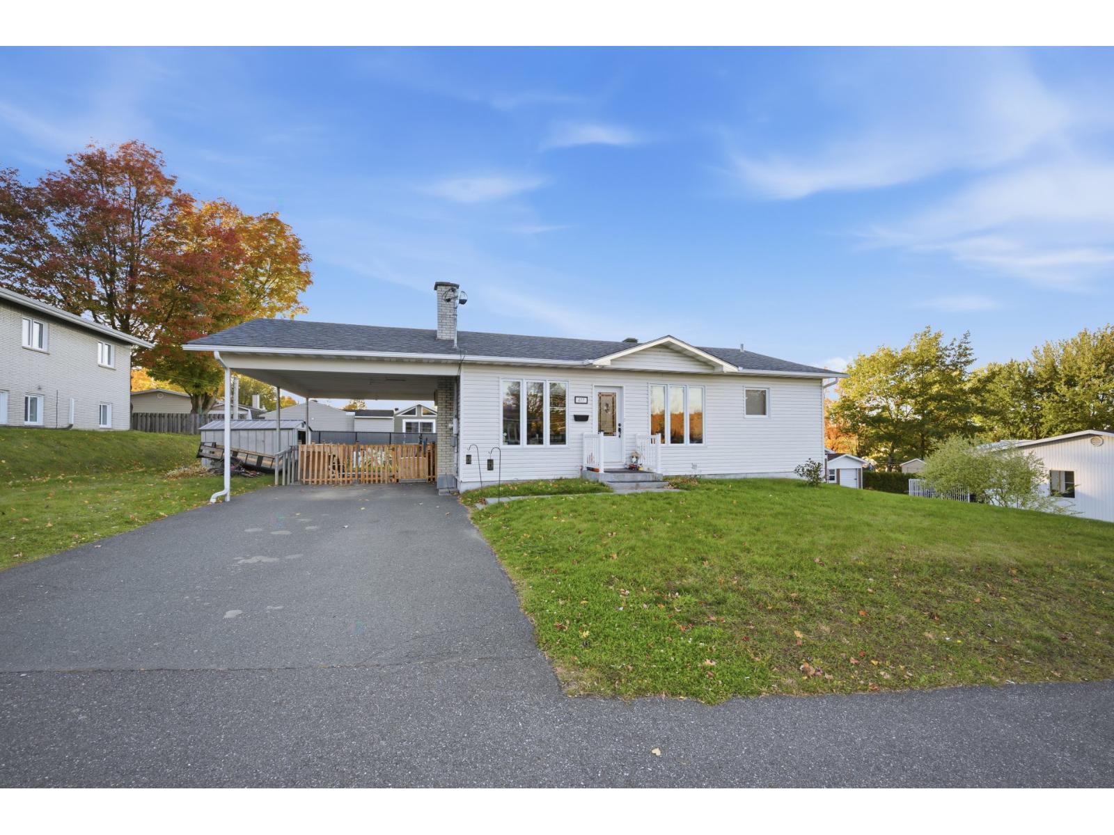 417 Boul. Simoneau Photo de la propriété 1