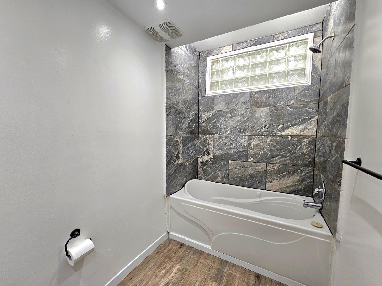 6450 Boul. Milan, #103 Property Photo 12