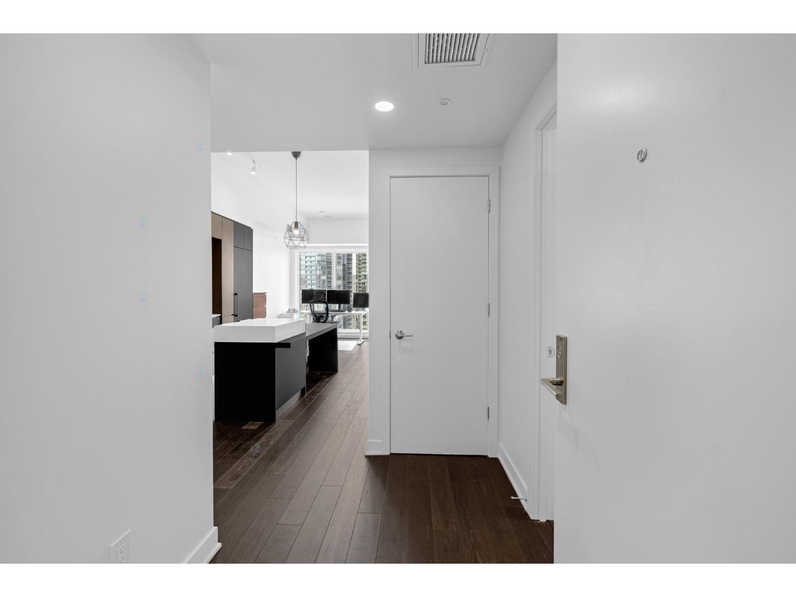 1188 Rue St-antoine O., #3808 Property Photo 3