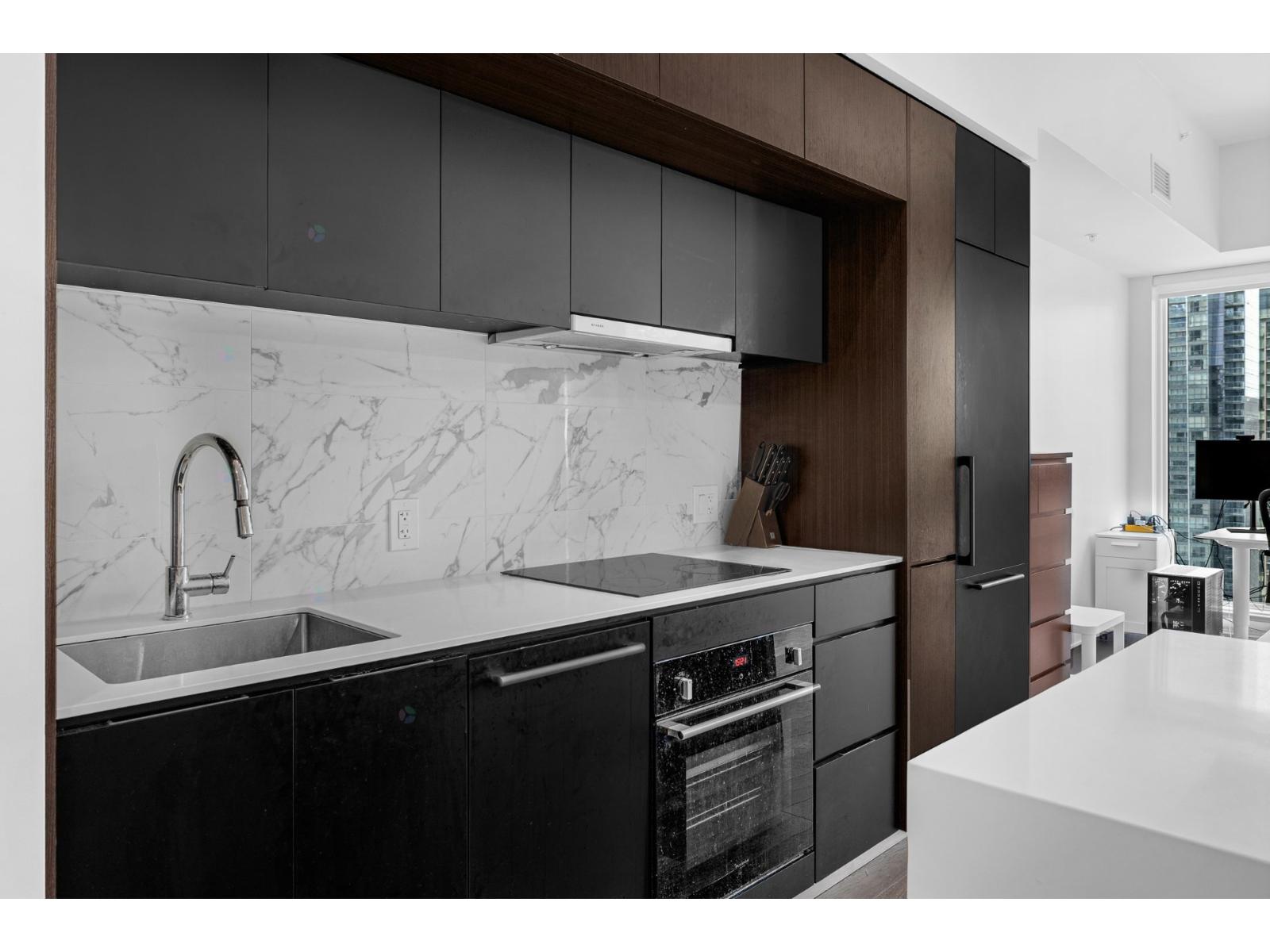 1188 Rue St-antoine O., #3808 Property Photo 4