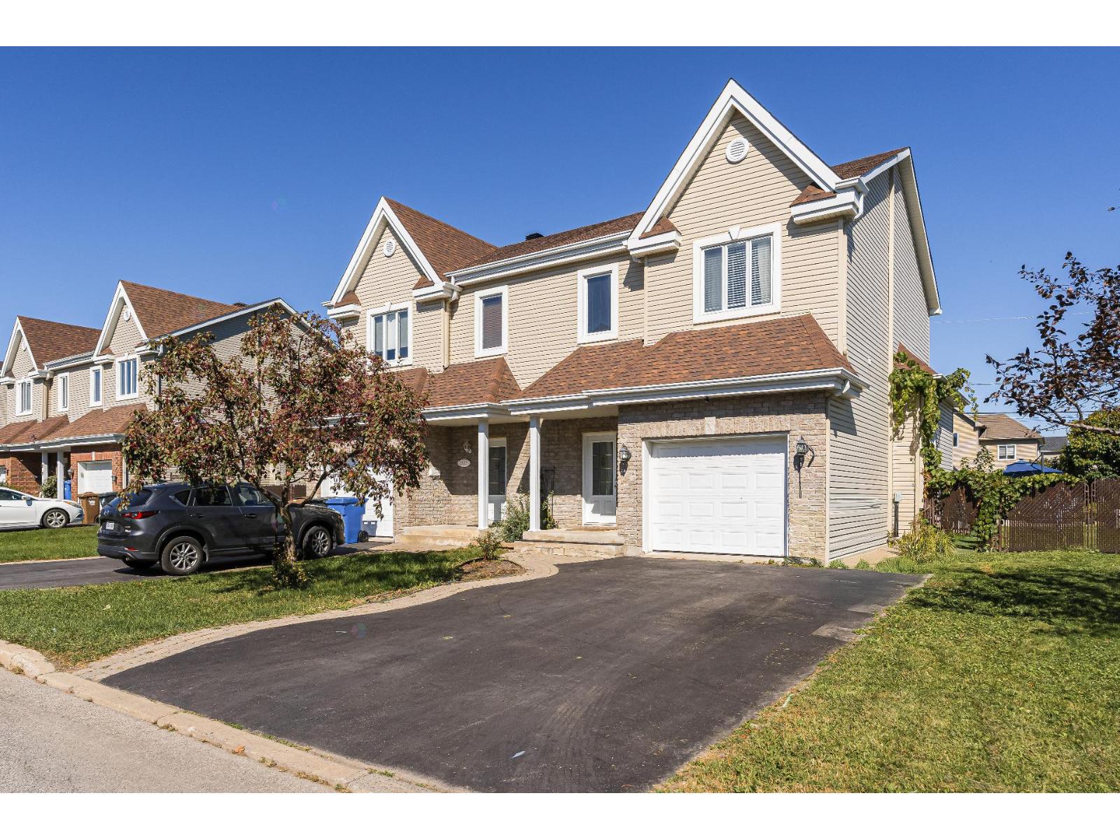 2933 Rue Montcalm