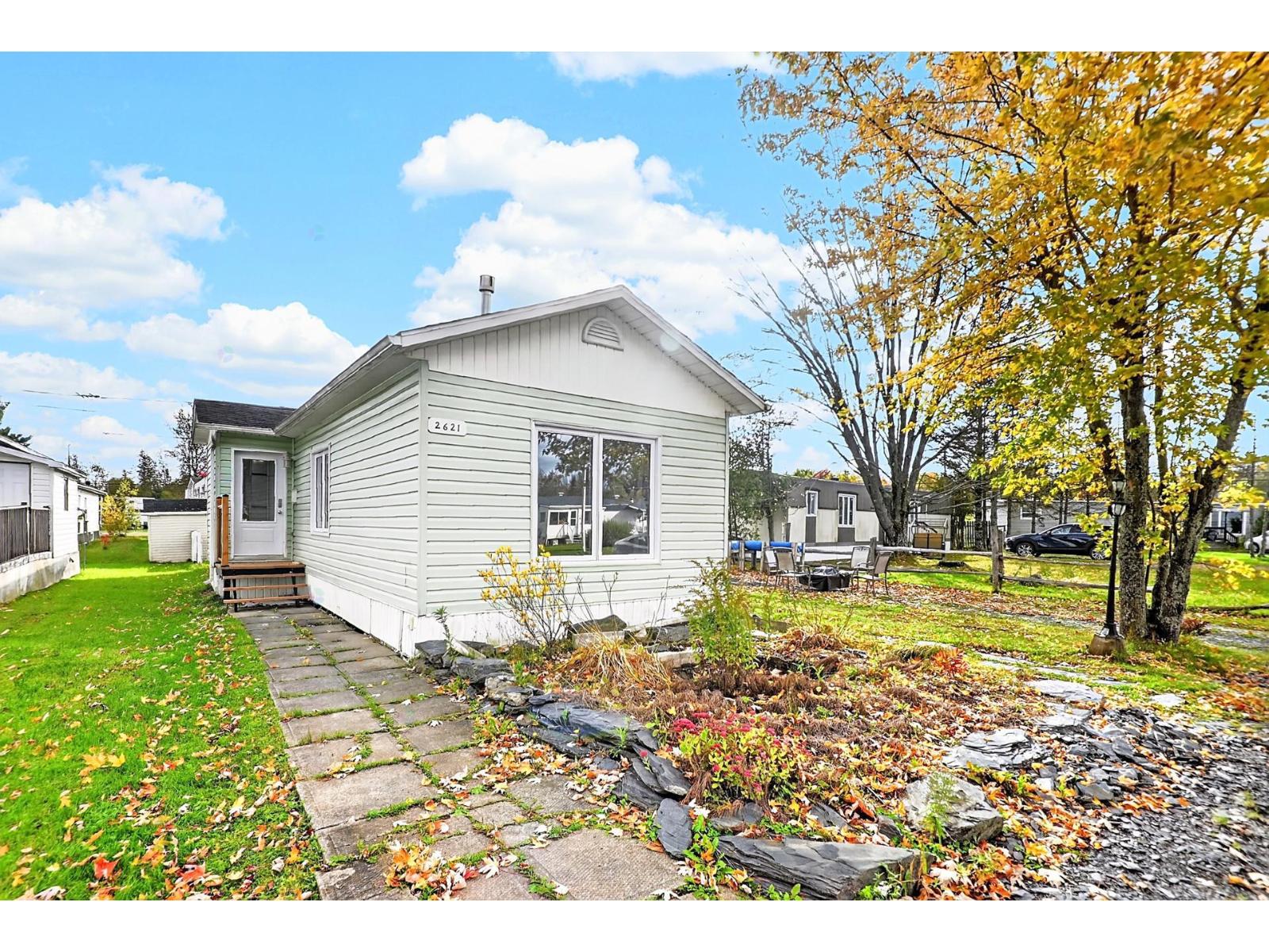 2621 Rue Des Genévriers Property Photo 3