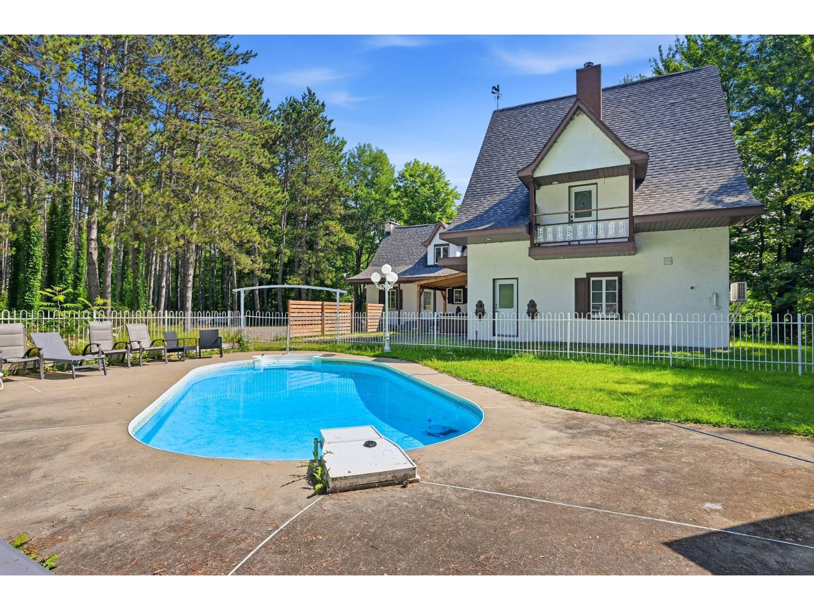 392z-394z Rg Du Moulin-rouge Property Photo 52