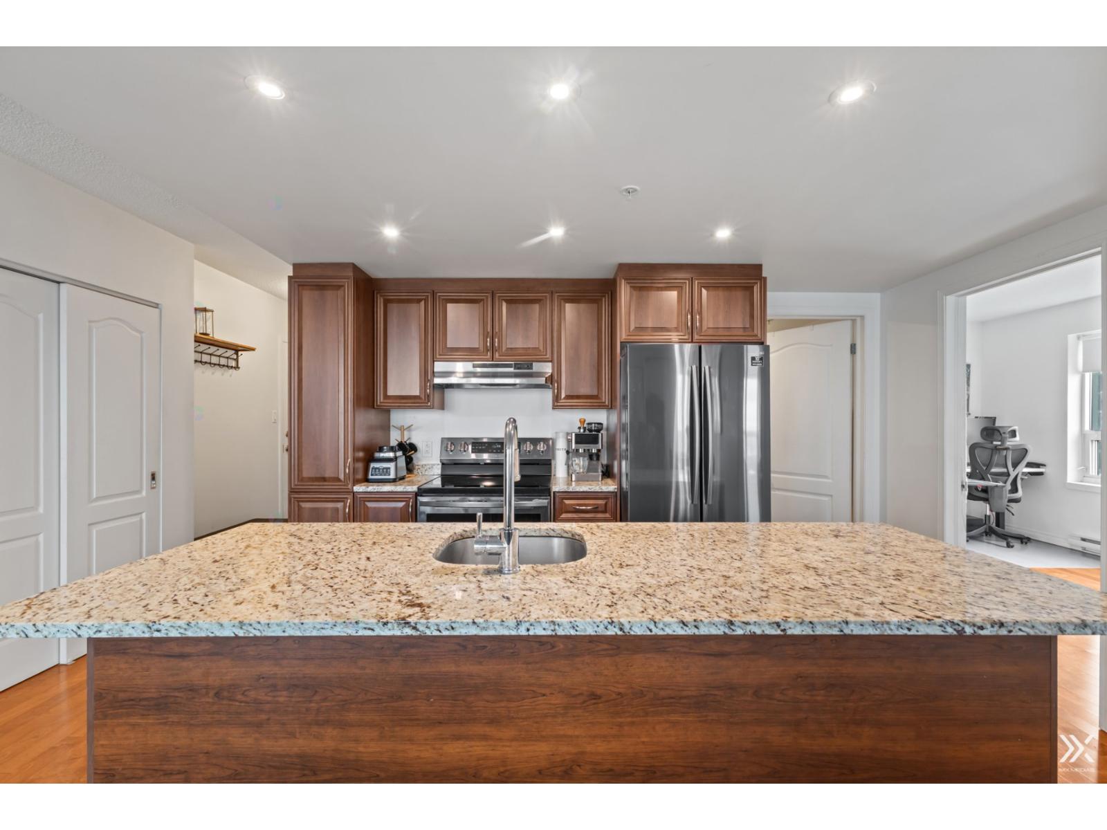 7620 Boul. Marie-victorin, #809 Property Photo 6