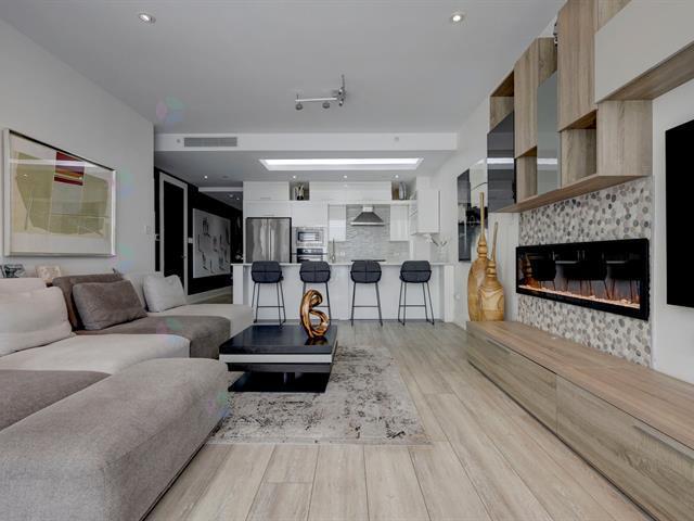 215 Av. Redfern, #206 Property Photo 1