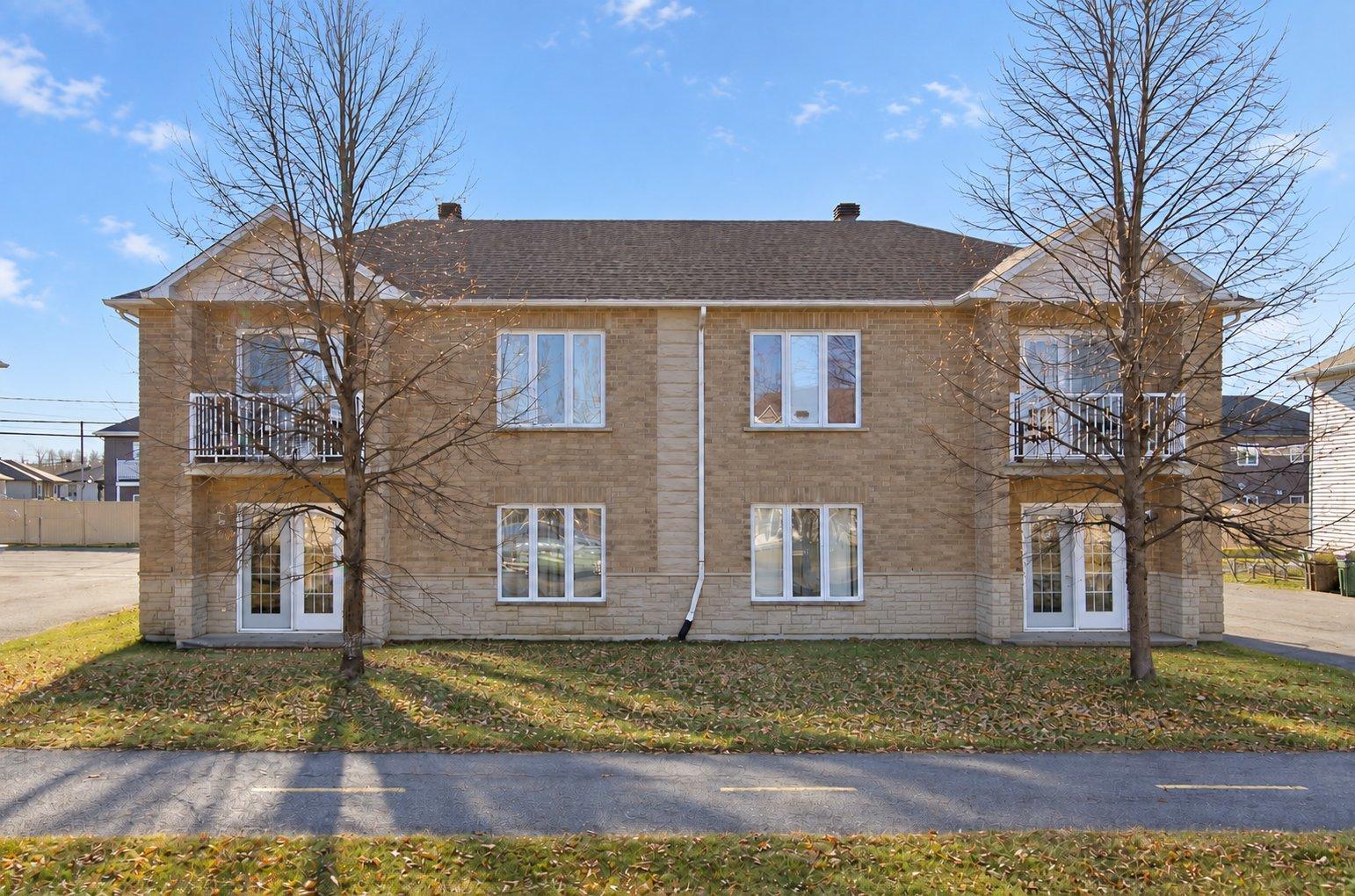 2705-2711 Rue De La Commune Property Photo 1
