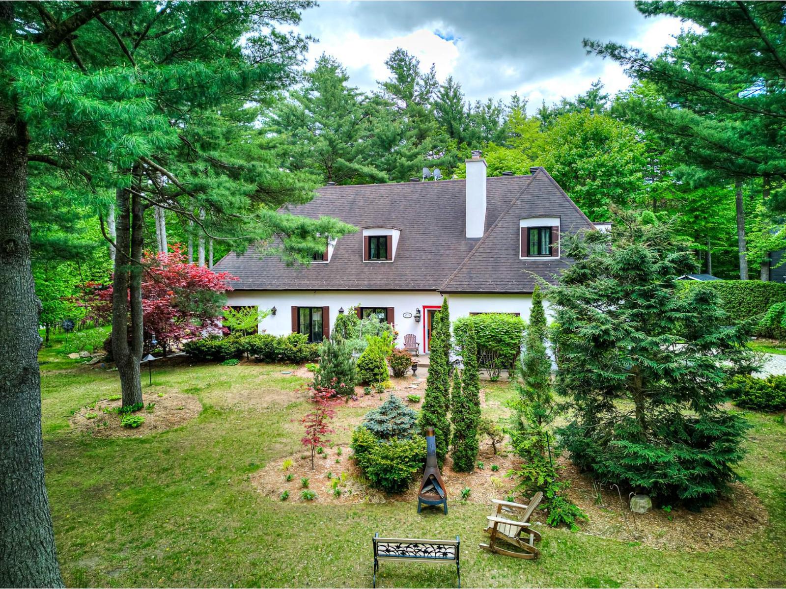 1735 Rue Du Gevrey Property Photo 1