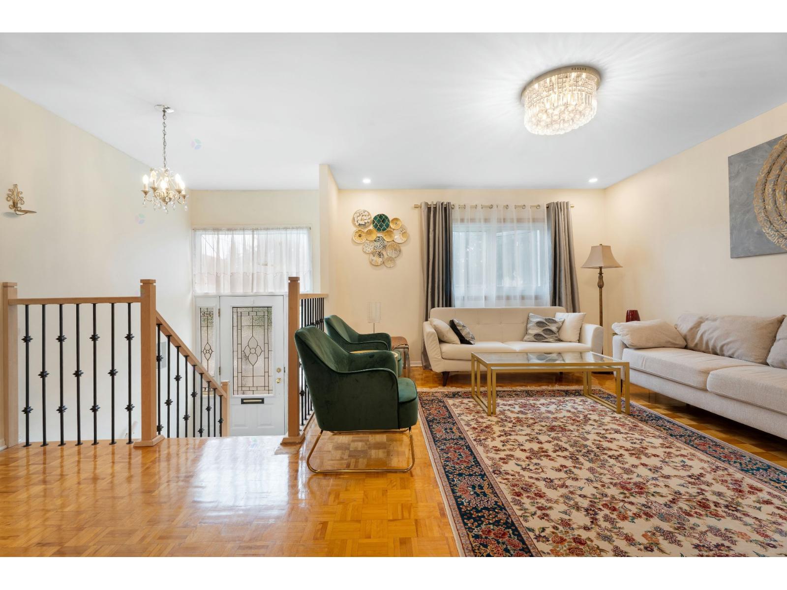 4285 Av. Maupassant Property Photo 4