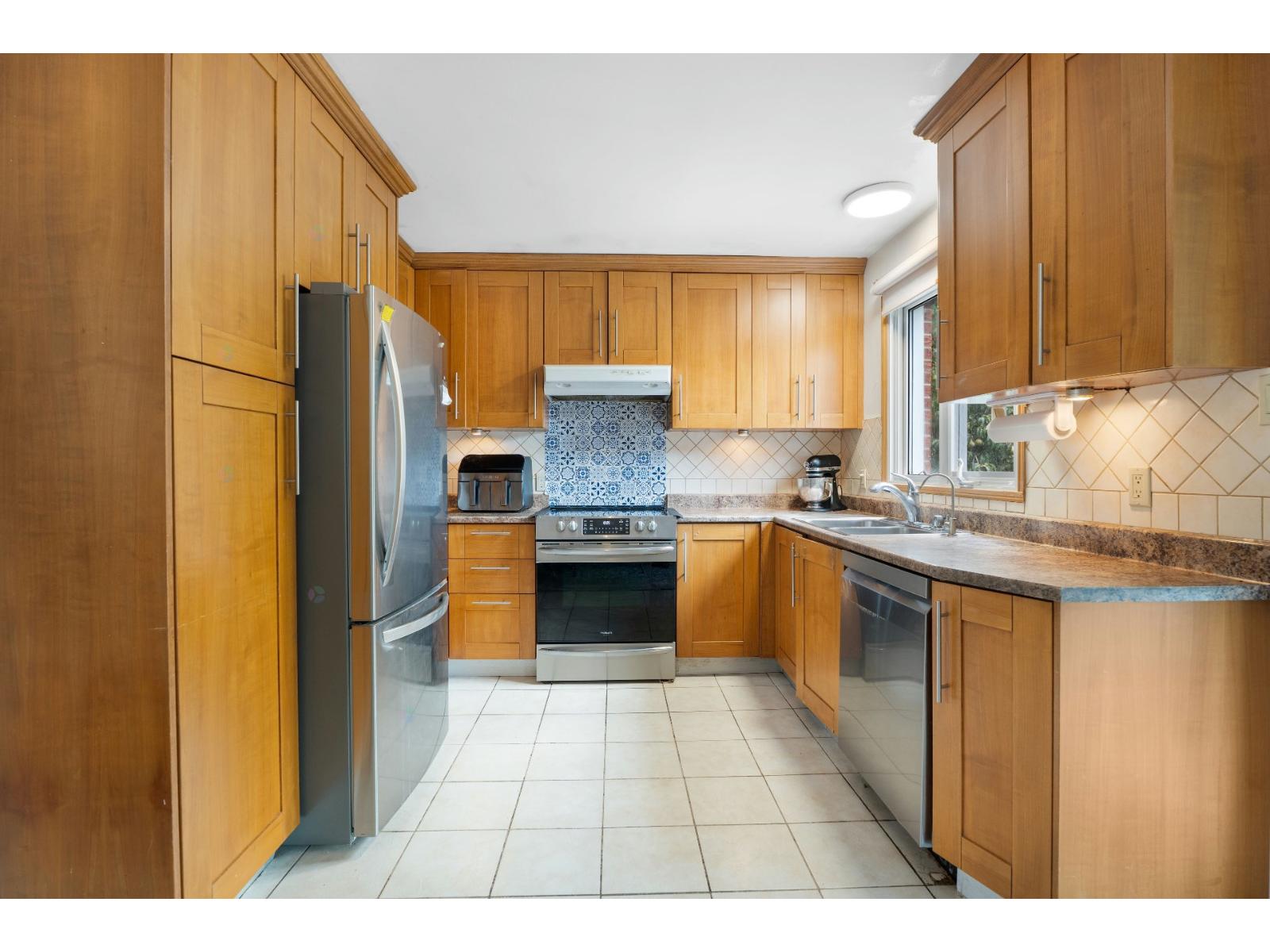 4285 Av. Maupassant Property Photo 10