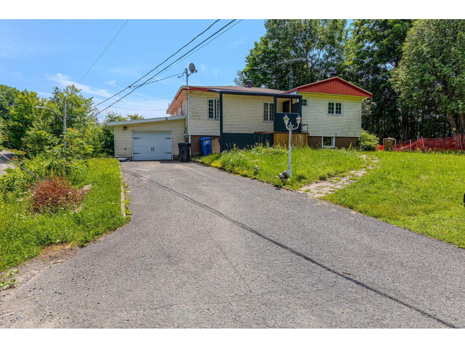 4841 Ch. Du Lac-grothé Property Photo 11