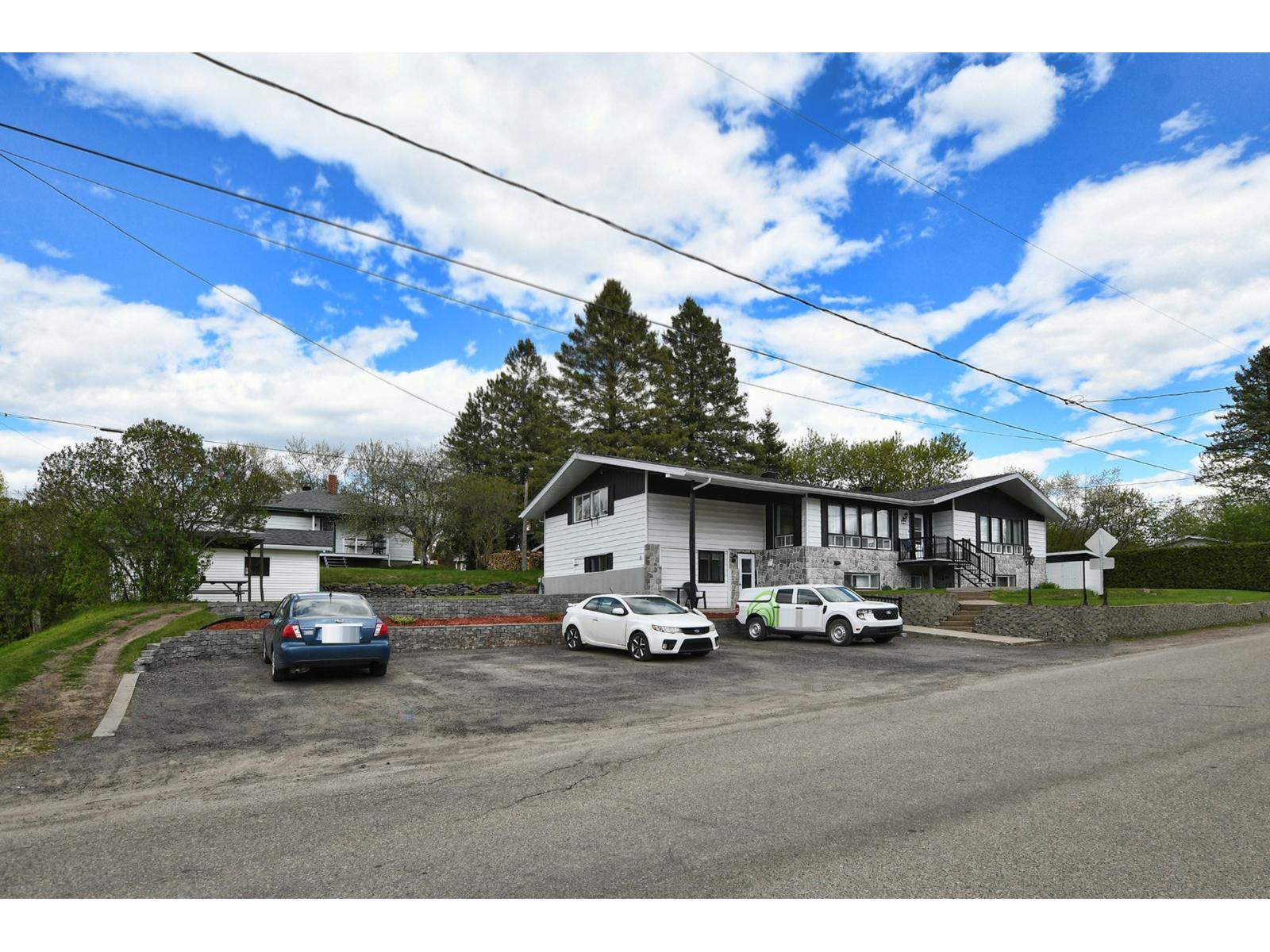 29 Rue Guy Property Photo 1