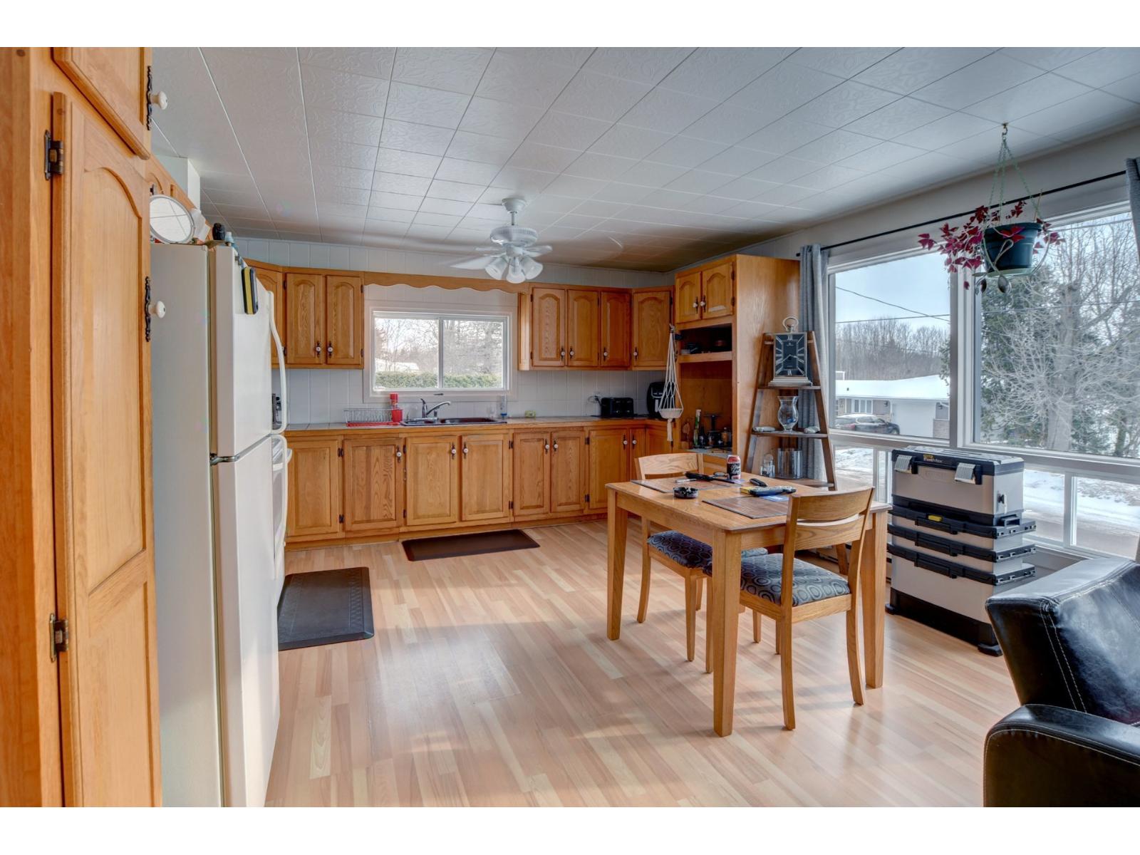 29 Rue Guy Property Photo 27