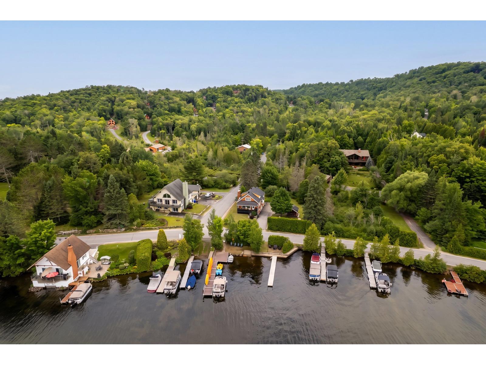 1081-1083 Ch. Des Îles Property Photo 2