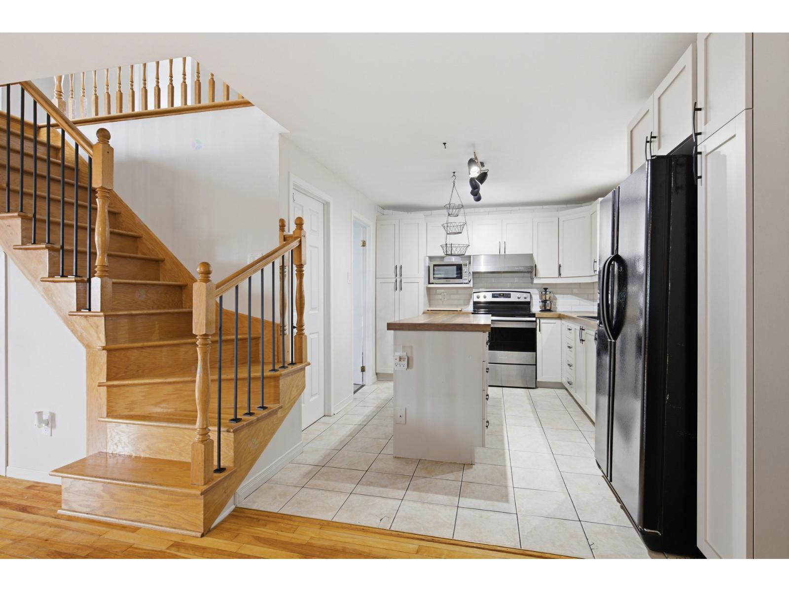 1081-1083 Ch. Des Îles Property Photo 11
