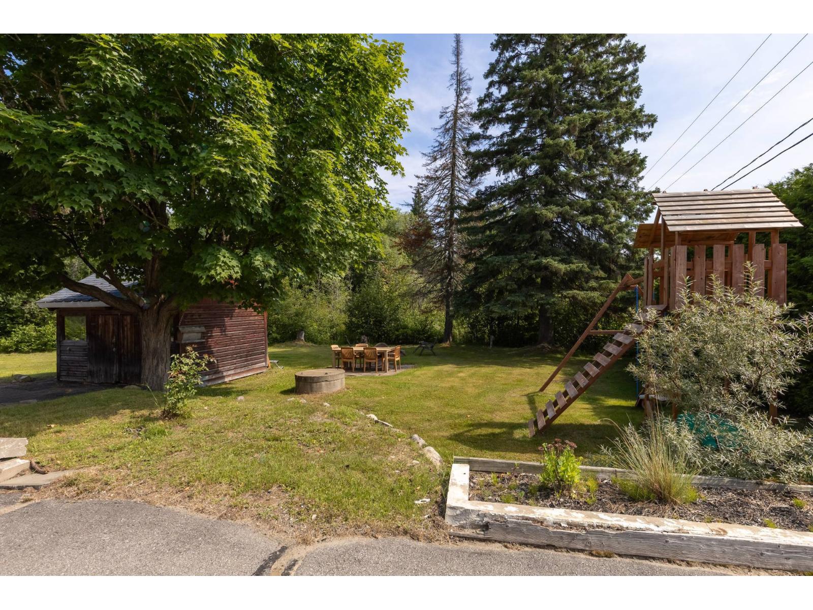 1081-1083 Ch. Des Îles Property Photo 27