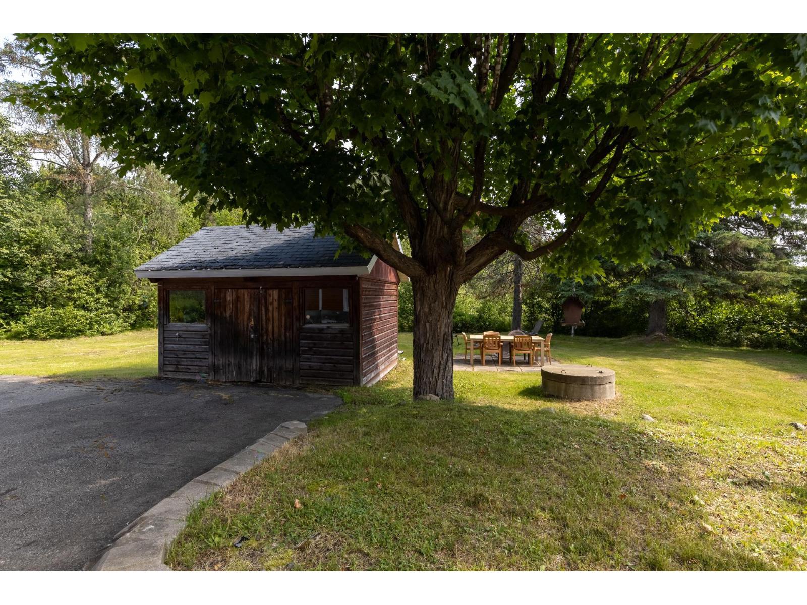 1081-1083 Ch. Des Îles Property Photo 28