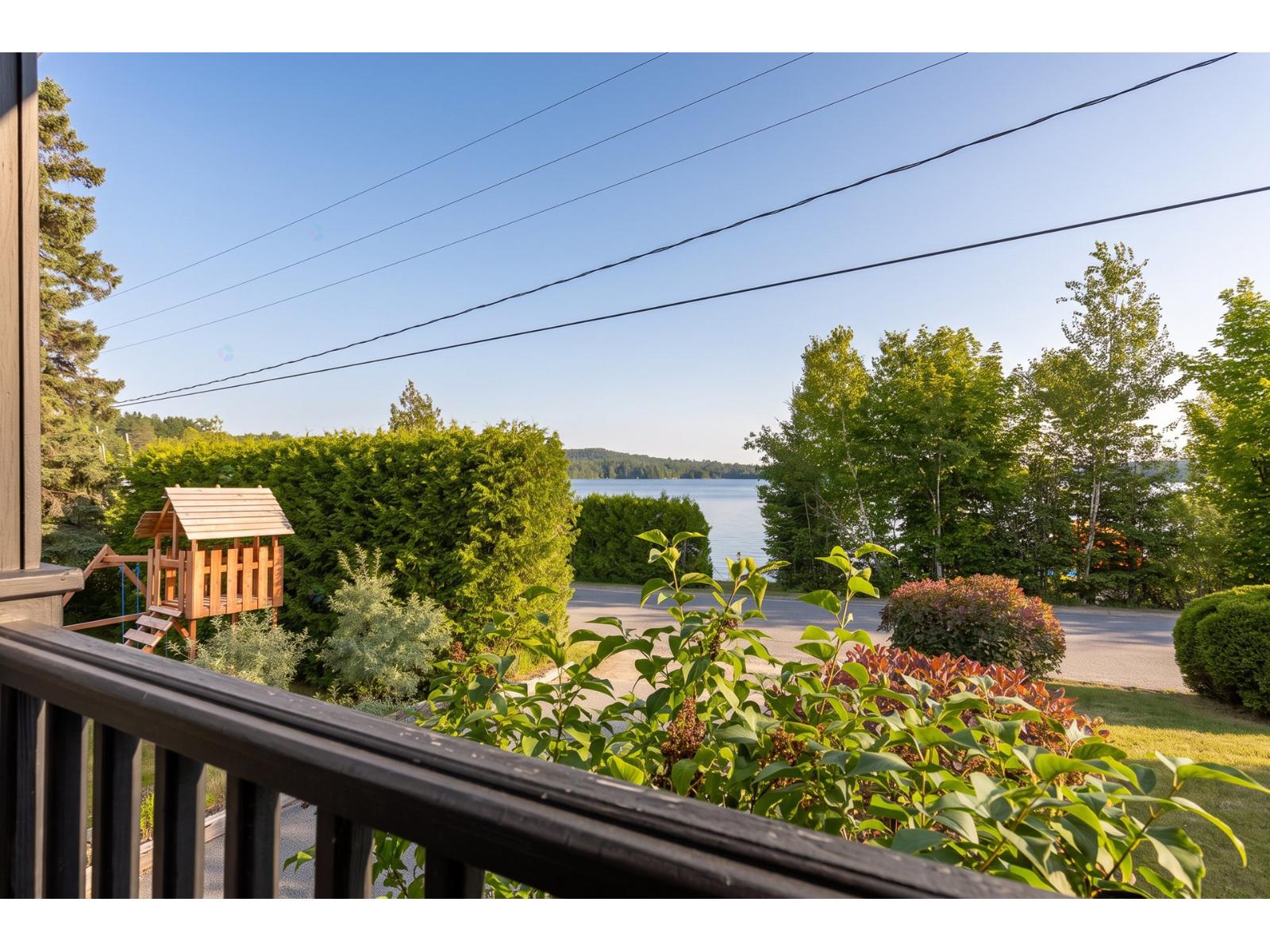 1081-1083 Ch. Des Îles Property Photo 35