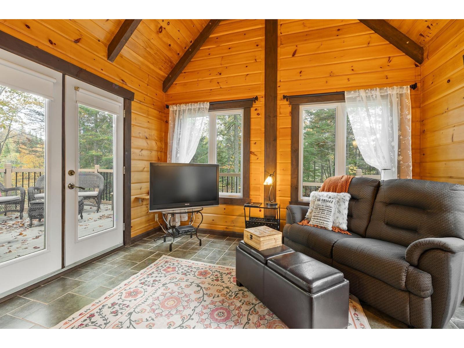 4960 Ch. Du Lac-héroux Property Photo 11