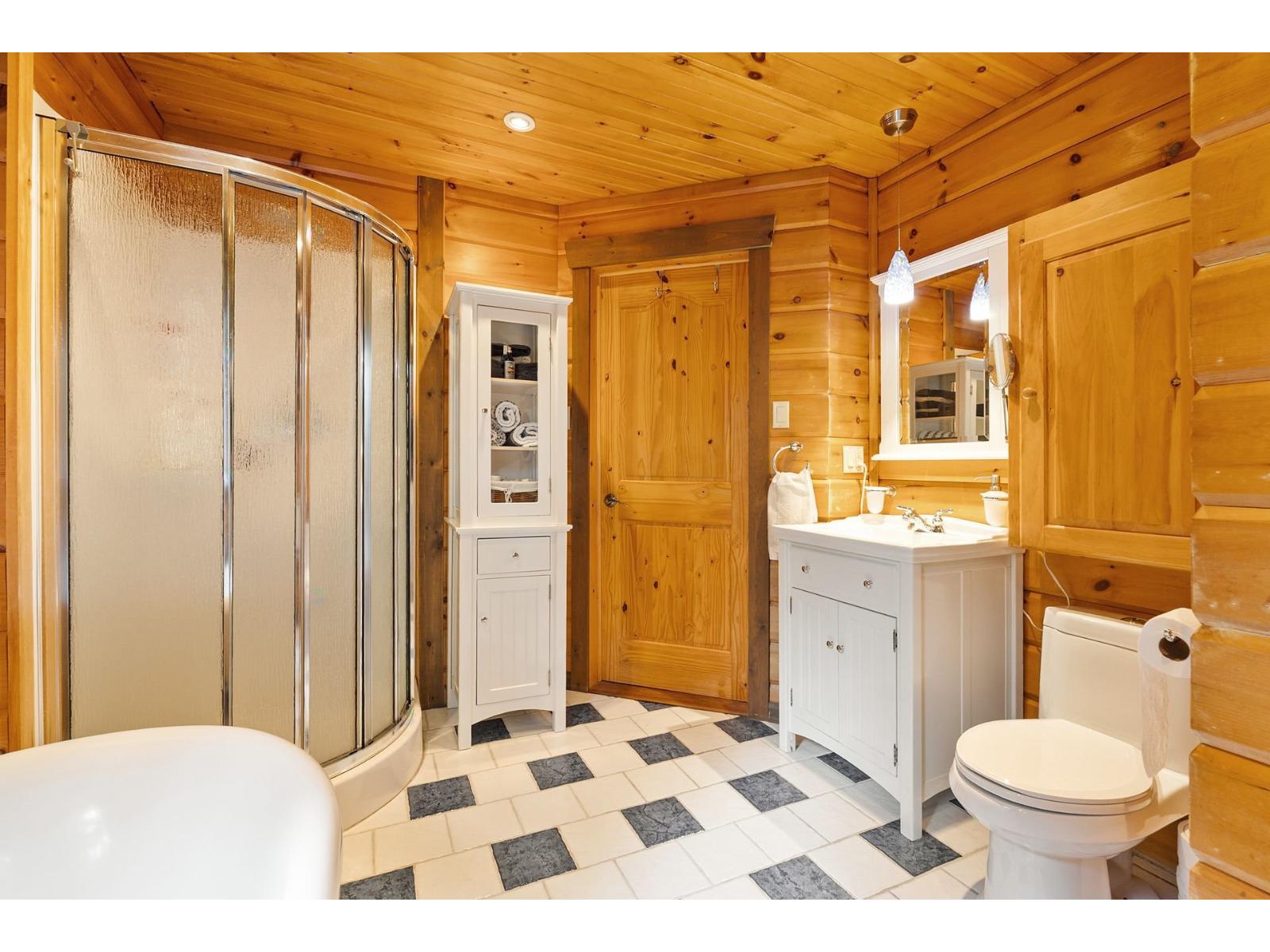 4960 Ch. Du Lac-héroux Property Photo 16