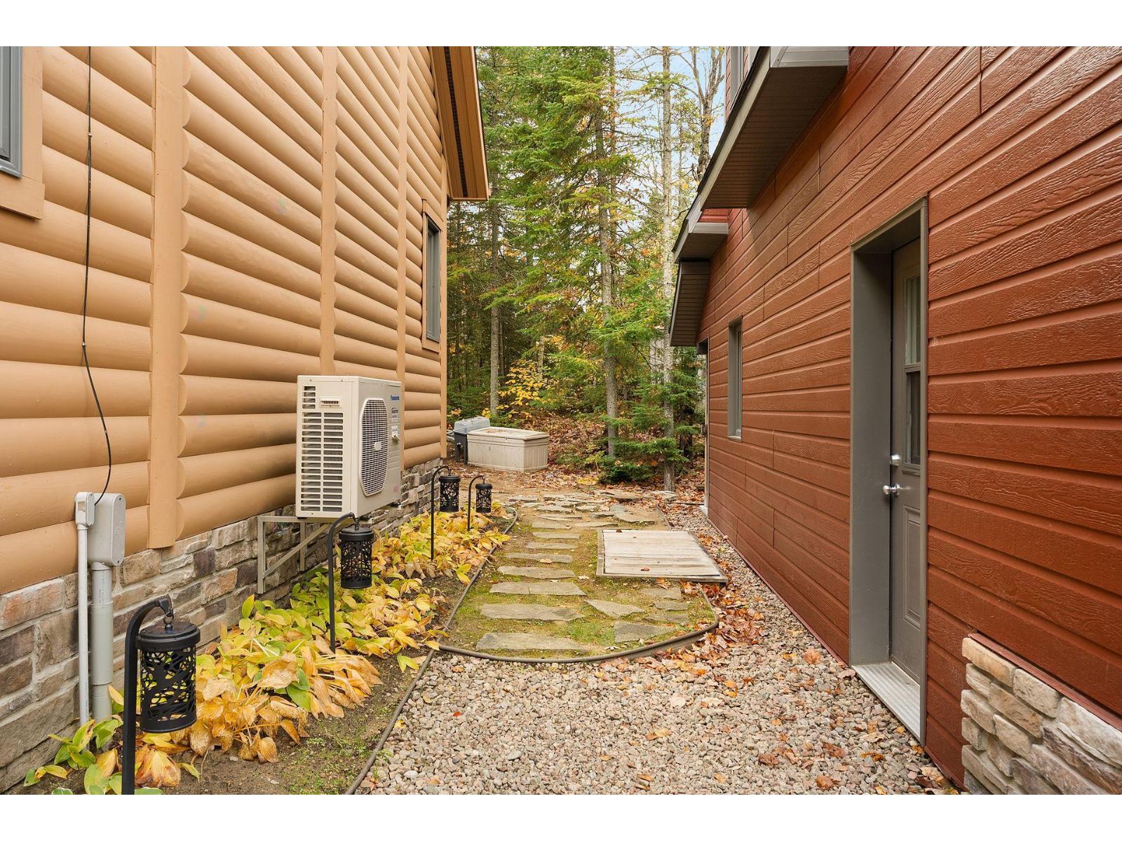 4960 Ch. Du Lac-héroux Property Photo 36