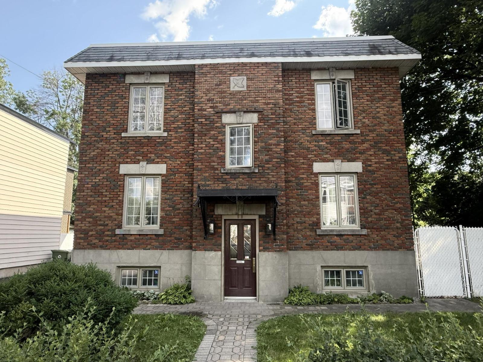 98 Rue Centrale, #1 Property Photo 1