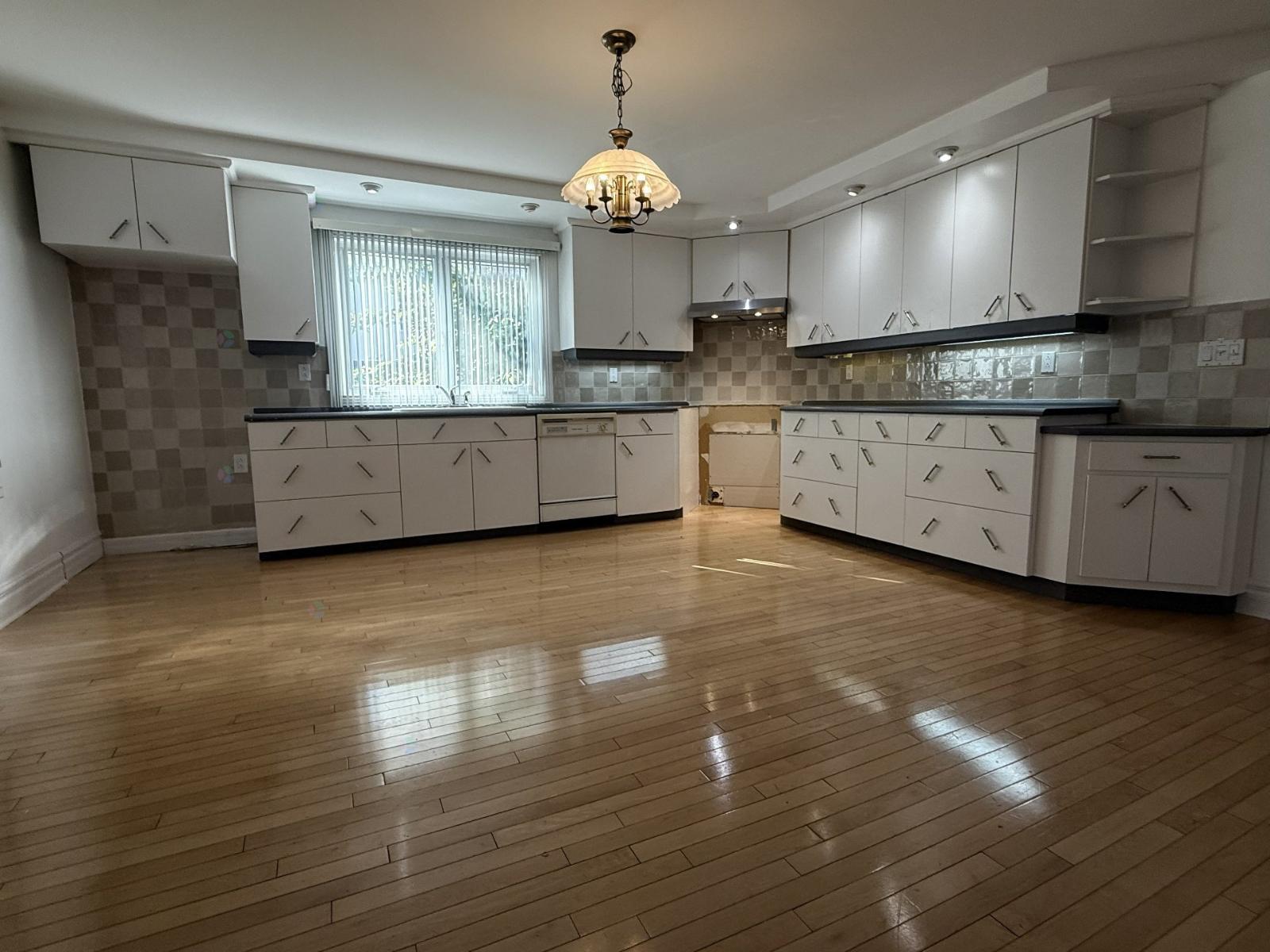 98 Rue Centrale, #1 Property Photo 2
