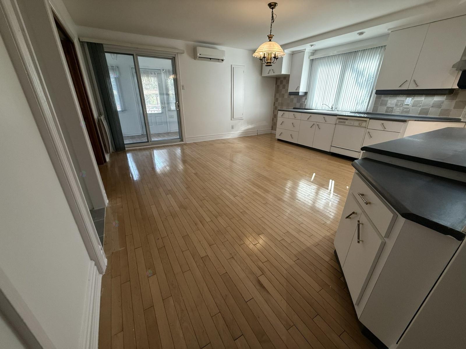 98 Rue Centrale, #1 Property Photo 3