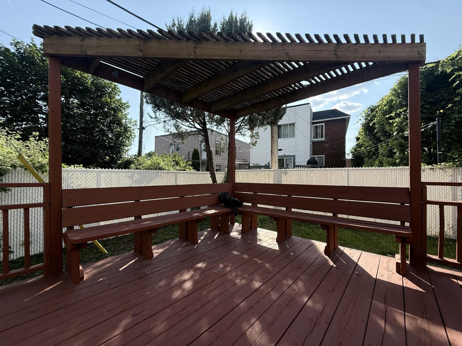98 Rue Centrale, #1 Property Photo 14