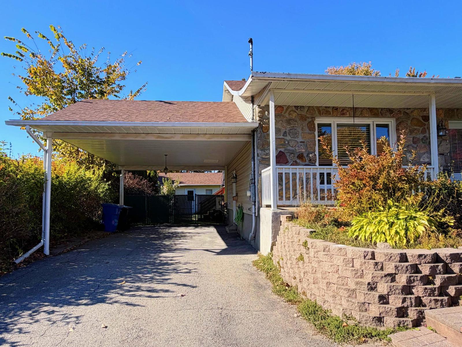 446 23e Avenue Property Photo 1
