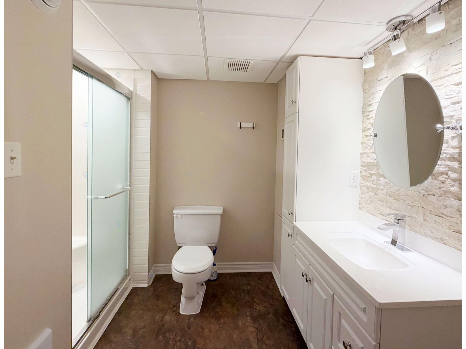 446 23e Avenue Property Photo 17