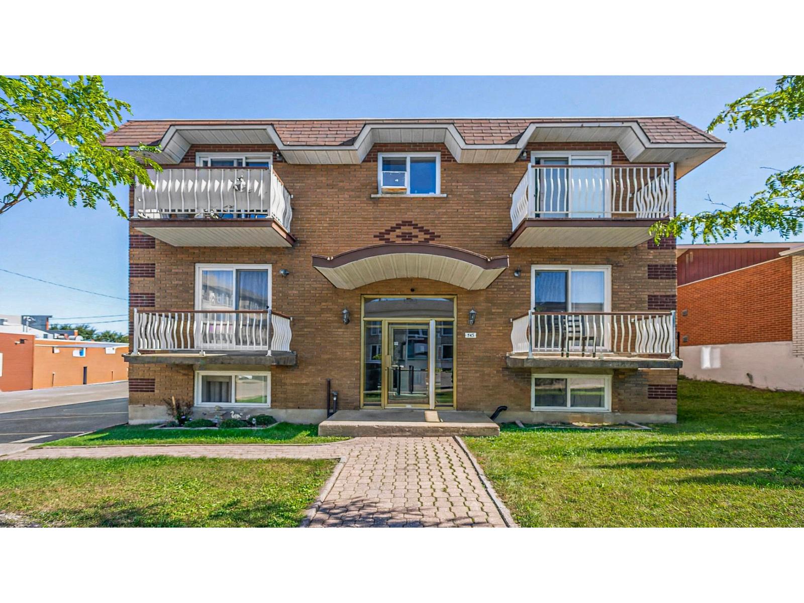 945 Rue Ernest-s.-mathieu Property Photo 1
